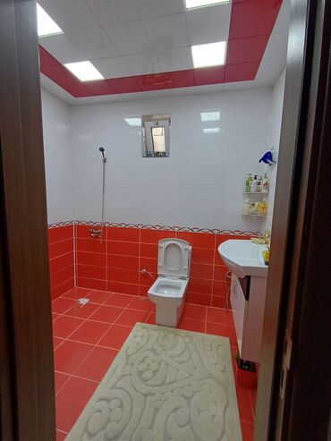 Həyət evləri və villaların satışı: Satılır: həyət evi - 2 mərtəbəli, bütöv hasarlı həyət evi - Küçə — 7