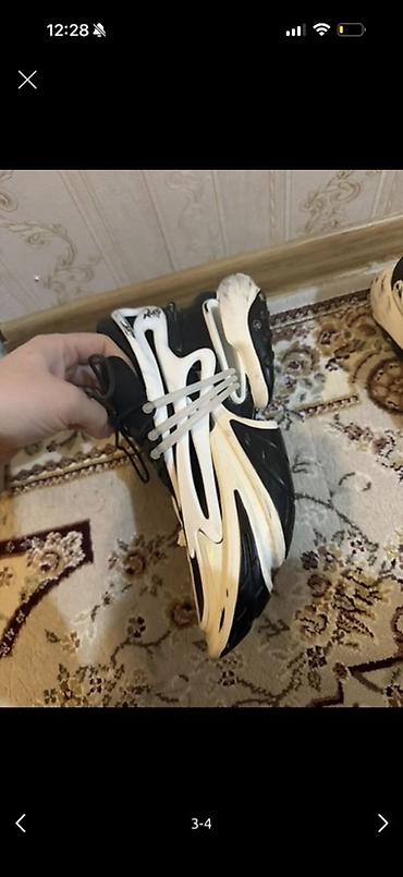 balmain krasofka: Balman üslubunda qara-ağ idman ayaqqabısı - Rəng: qara və ağ — 2