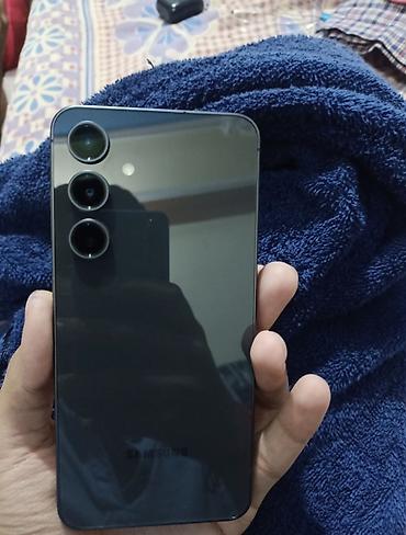 ender s: Samsung Galaxy S24FE— компактный флагман в черном цвете. Основные — 3