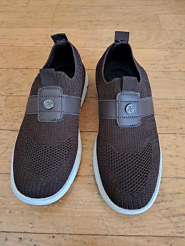 ugg bakü: Az geyinilib Səliqəli qalıb Unisex slip-on idman ayaqqabısı - Rəng — 2