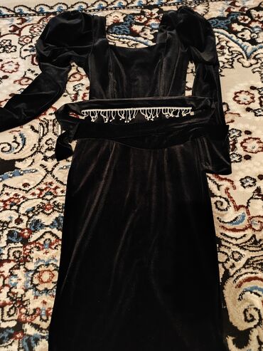 вечернее платье с вышивкой: Вечернее платье, Классическое, Средняя модель, Велюр, С рукавами, Открытая спина, XL (EU 42), 2XL (EU 44)