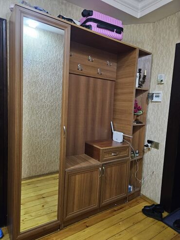 Divanlar: Aytən 🌺 dehliz dolabi 70 manat ünvan Qaraçuxur