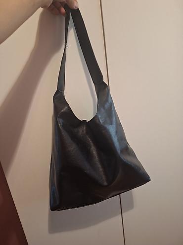 Çantalar: Qara çiyin çantası – minimal dizayn - Material: süni dəri (parıldayan — 1
