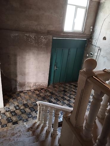 Həyət evləri və villalar: Sumqayit seheri Corat qesebesinde Cume mescidinin yaxınlığında, (12 ve — 10