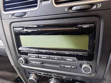 zelena mazda: RADIO ZA VOLKSWAGEN GOLF 5, GOLF 6, PASSAT B6 . | moguce licno — 1