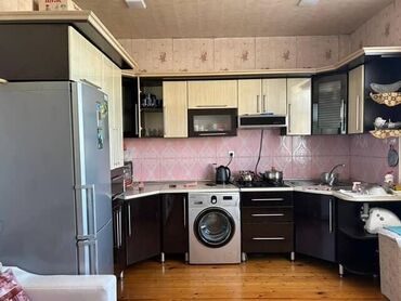 Tibbi avadanlıq: Mətbəx mebeli satılır 770 azn.Ümumi ölçü:6.30 sm.Üstündə