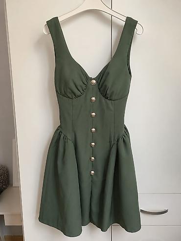 majica s: Zeleno mini haljina bez rukava, A-kroja, sa naglašenim strukom i — 1