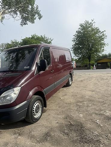 ролик на спринтер: Mercedes‑Benz Sprinter (поколение NCV3), бордовый фургон. Основные — 3