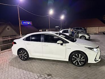 byd e3: Toyota Corolla: 2022 г., 1.8 л, Вариатор, Гибрид, Седан — 3