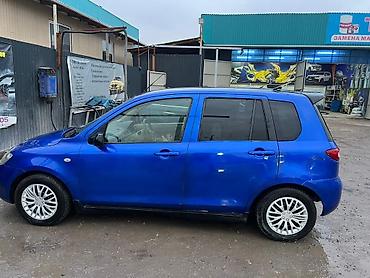 Другие автомобили: Компактный пятидверный хэтчбек синего цвета. Основные особенности: - — 2