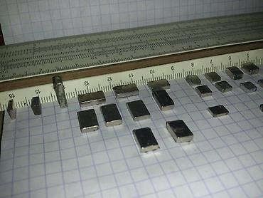 Другие аксессуары для салона: Неодимовые магниты. Разного размера и формы. Образцы на фото, линейка — 22