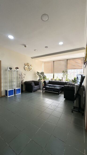 дома в районе пишпек: Сдаю Офис, 180 м², В бизнес центре, С видом на горы, 1 линия, С отдельной кухней