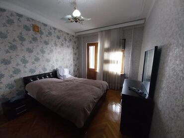 оштон квартира керек: Bakı, 8-ci kilometr, 5 otaqlı, Köhnə tikili, m. Xalqlar Dostluğu, 110 kv. m