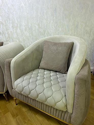 Divan və kreslo dəstləri: İşlənmiş, Divan, 2 kreslo, Bazasız, Açılmayan — 4