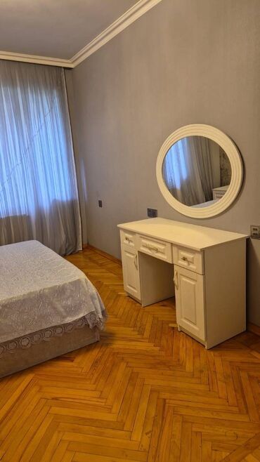 Uzunmüddətli kirayə mənzillər: 20 yanvar və əcəmi metrolarına yaxın,Qiziltac restoranin arxası,240 — 11