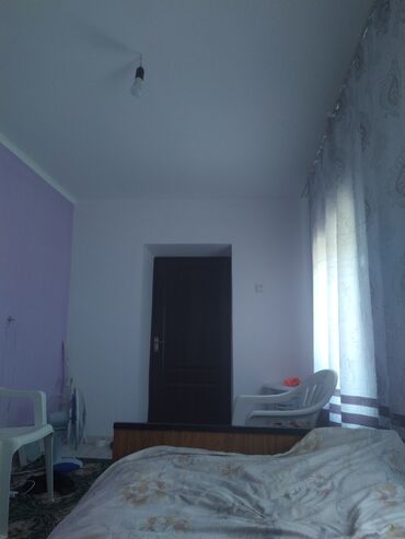 шопоков дом продаю: Комната c базовой меблировкой - Площадь ориентировочно 10–14 м². -