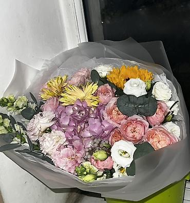 гулдор букет: Авторский букет из срезанных цветов в пастельной гамме. Состав: - — 2