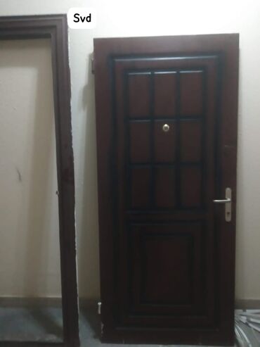 qapi tutacaqlari: Qapi satilir Ela veziyyetde Olcu 95*2.07 Qiymet 180 m Unvan Lokbatan
