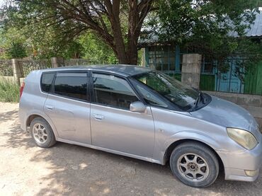 кузов гольф 4 с документами: Серебристый хэтчбек Toyota Ist. Автомобиль оснащен тонированными