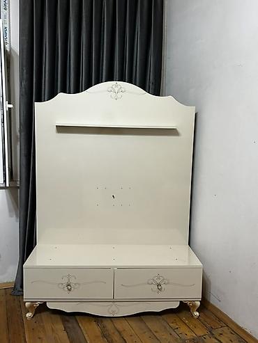 Bufetlər: - Rəng: krem/ivori - Material: MDF/LDSP karkas, şüşə vitrin qapısı - — 6
