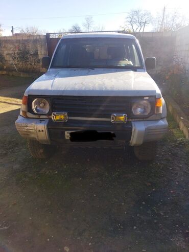 lalafo masin elanlari: Mitsubishi Pajero: 2.5 l | 1992 il 250000 km Ofrouder/SUV