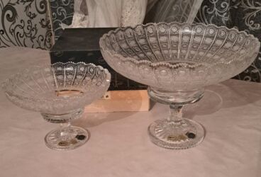 qab qaşıq: Boyuk ve kicik meyve qabl - 2 ədəd ayaqlı kristal meyvə qabı: biri