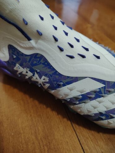 Krasofkalar və idman ayaqqabıları: Məhsul: Adidas Predator krampon - Model: Adidas Predator (bağcığsız — 7