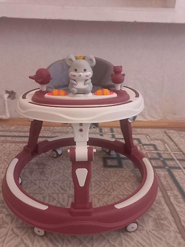 Uşaq gəzdirəcəyi/walker - Dairəvi baza və 360° dönən təkərlər: ev