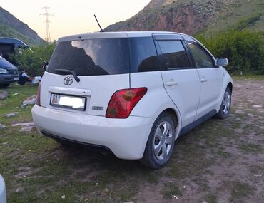 Toyota: Toyota ist: 2002 г., 1.3 л, Автомат, Бензин, Хэтчбэк