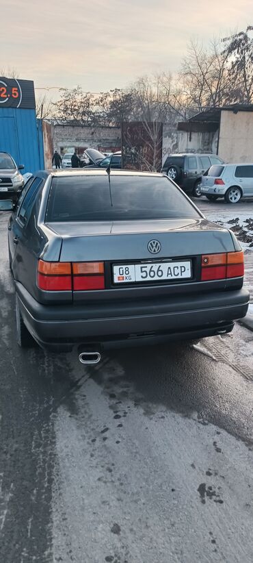 Volkswagen: Volkswagen Vento: 1992 г., 1.8 л, Механика, Бензин, Седан