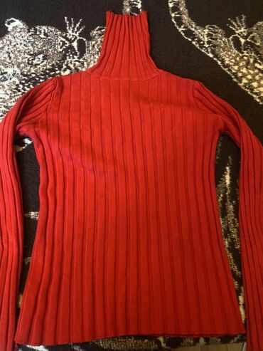 İnformatika: Qırmızı rəngli qadın sviteri - Model: boğazlı (hündür balıqçı yaxa) -