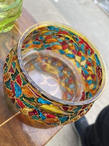 qiz sekilleri cekmek rengli: Rəngli şüşə dekorativ qab - Material: Şüşə - Texnika: Rəngli — 1