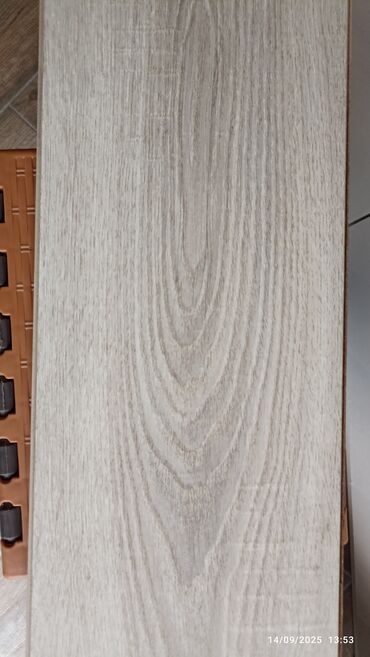 VAZ (LADA): Laminat 8mm 22kvadrat .7manat satılır