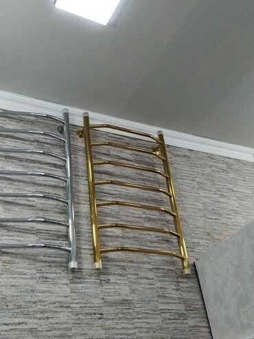 hamam ucun ayaq alti: Qızılı rəngli hamam üçün dəsmal qurutma/radiator - Material: parlaq