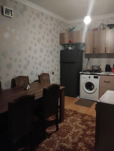 kirayə ev bine: Kirayə mənzil – tam mebelli və texnikalı - Plan: 2 otaq (yataq otağı — 8