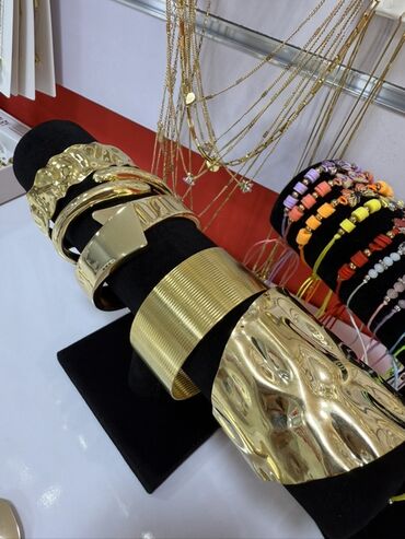 Bijuteriya dəstləri: Qadın bəzək aksesuarları – geniş seçim Məhsullar: - Qızılı tonlarda — 147