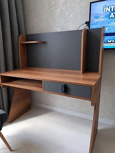 Düz masa, Stulsuz, Polkalı, Siyirməli, Teksturalı laminat