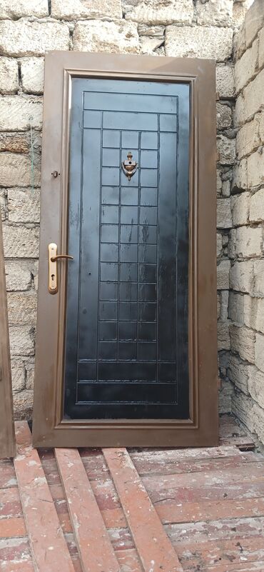 Giriş qapıları: İşlənmiş Giriş qapısı Glazok ilə, Zəmanətsiz, Ödənişli quraşdırma, Ünvandan götürmə — 1