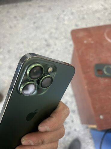Apple iPhone: IPhone 13 Pro, Б/у, 128 ГБ, Зеленый, Защитное стекло, Зарядное устройство, Чехол, 79 % — 1