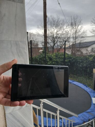 Nintendo Switch: Nintendo Switch konzola bez džojistika. Uz nindento ne ide originalni — 2