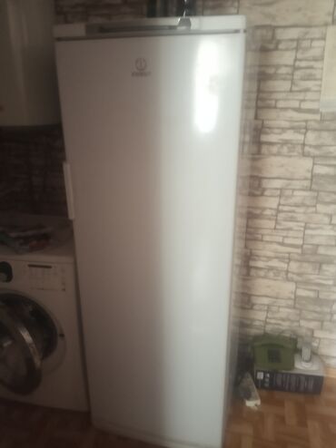 Холодильники: Холодильник Indesit, Б/у, Однокамерный, De frost (капельный), 175 *