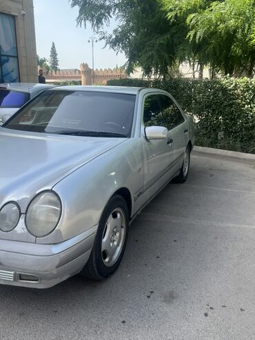 Mercedes-Benz E 200: 2 л | 1997 г. Седан