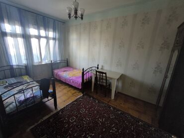 goycay kiraye ev: Sumqayıt şəhəri, 10-cu mikrorayon, 4 otaqlı mənzil kirayə verilir