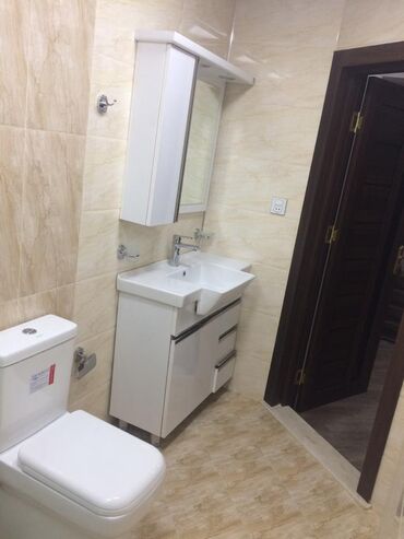 Uzunmüddətli kirayə mənzillər: Bu mənzil yaşayış binasında yerləşir və müasir dizaynlı mətbəx, yemək — 19