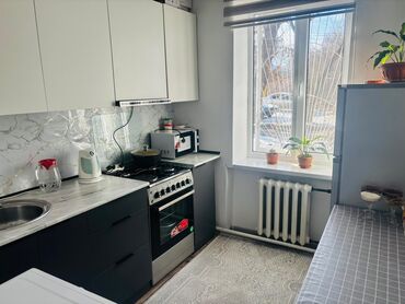 ишю квартира: 3 комнаты, 66 м², Сталинка, 1 этаж, Косметический ремонт