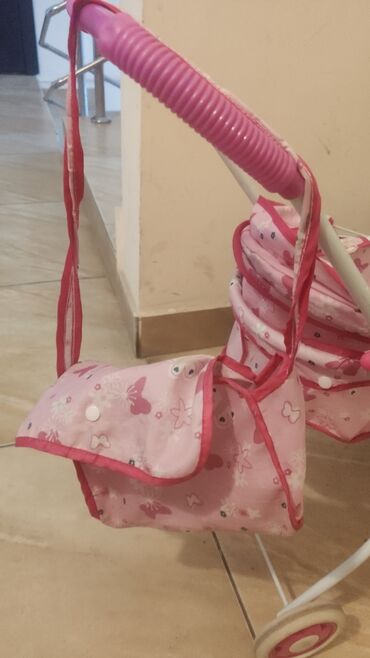 детские коляски для кукол: Продаю игрушечную коляску для кукол, в комплект входит сумка на лямках