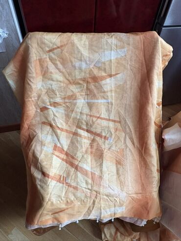 Parçalar: Müxtəlif naxışlı və rəngli pərdələr tək və cüt olanlar var — 7