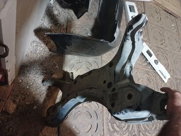 Шаровые опоры: Məhsul: Avtomobilin ön alt şassisi (subframe, travers) Təsvir: - Ön
