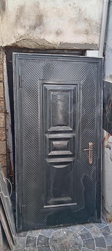qapı bəzəkləri: Metal giriş qapısı bina evine aoyulub isdifade olunmayib yaxin — 1