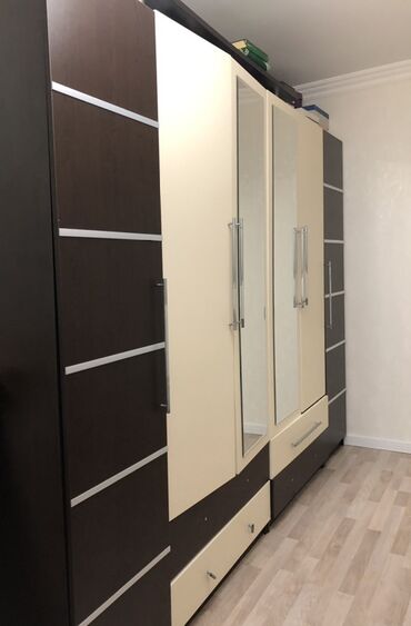 Matraslar: İşlənmiş, Açılan, 6 qapı Düz dolab, Qarderob, paltar dolabı